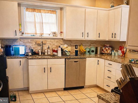 3rd image of 372 Nautilus Dr