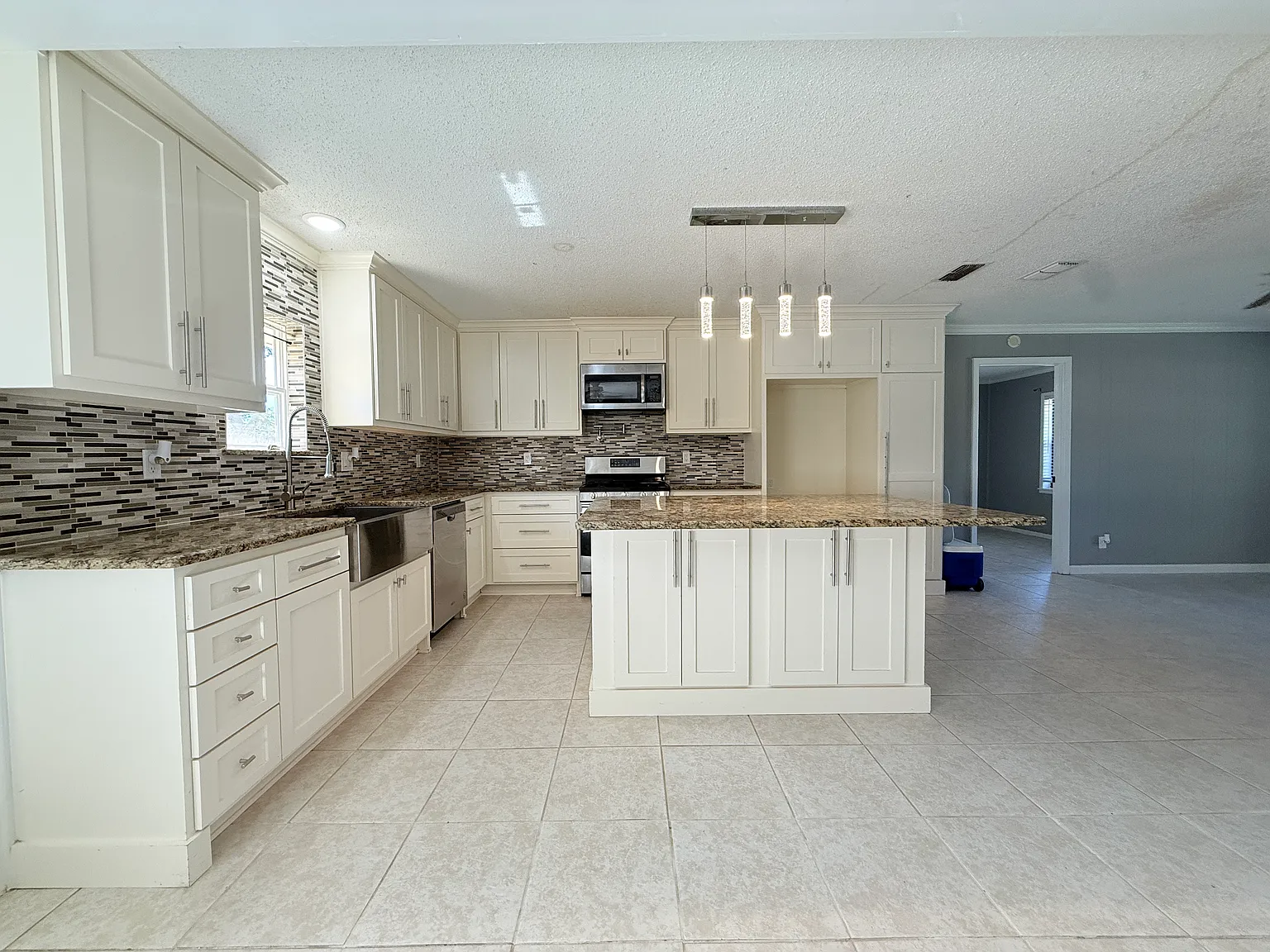 4 bed, 1860 sqft, $2,000 — Photo 4