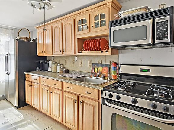 2nd image of 518 S 8th Ave