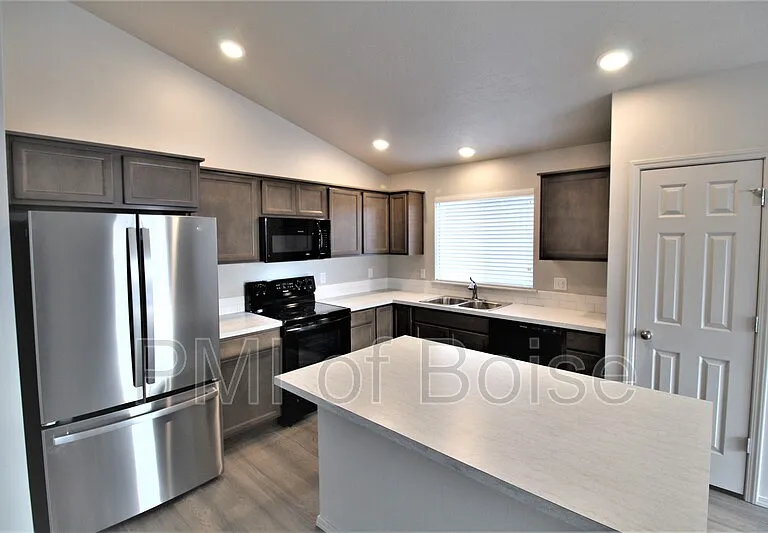19571 Newhall Pl — Photo 6