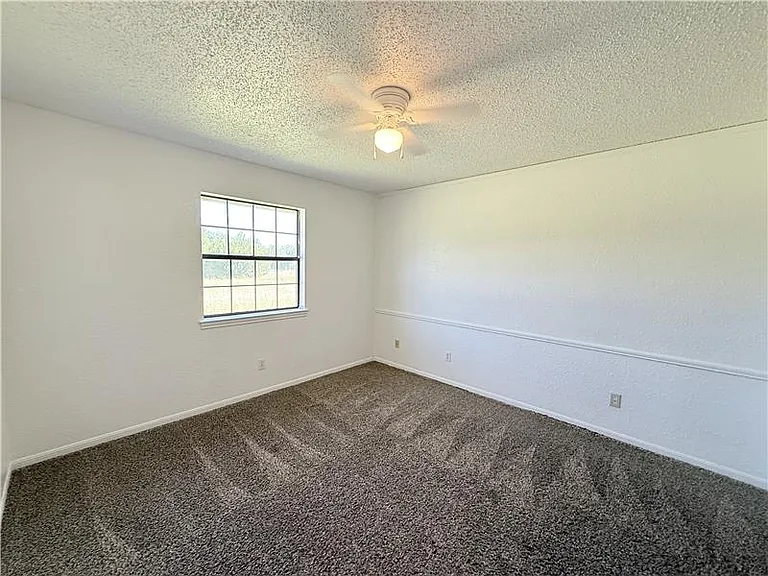 2315 E Business Highway 190 — Photo 28