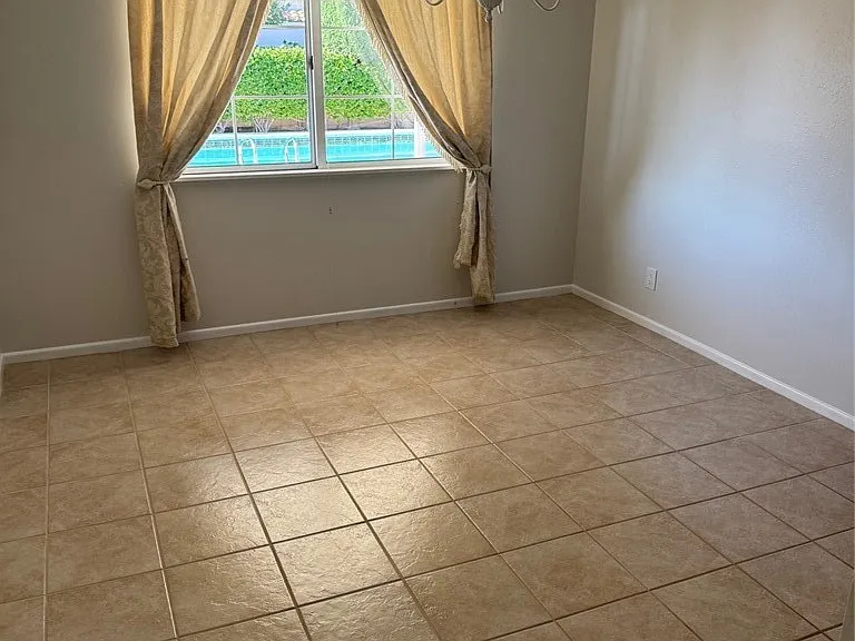 2725 Colanthe Ave — Photo 17