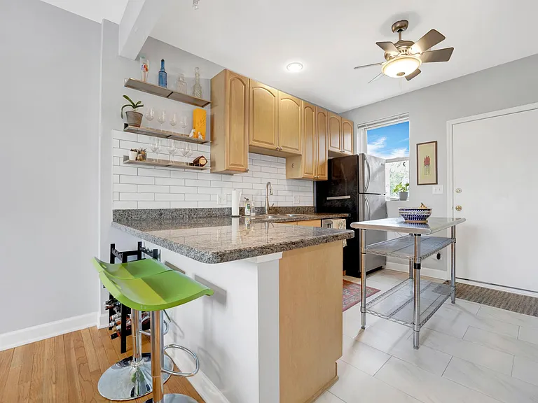 4200 N Sawyer Ave #2 — Photo 9
