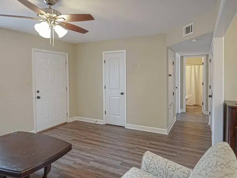 Jackson West Apartments — Photo 6