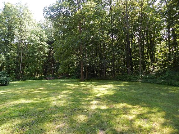 3rd image of 135 Underwood Dr