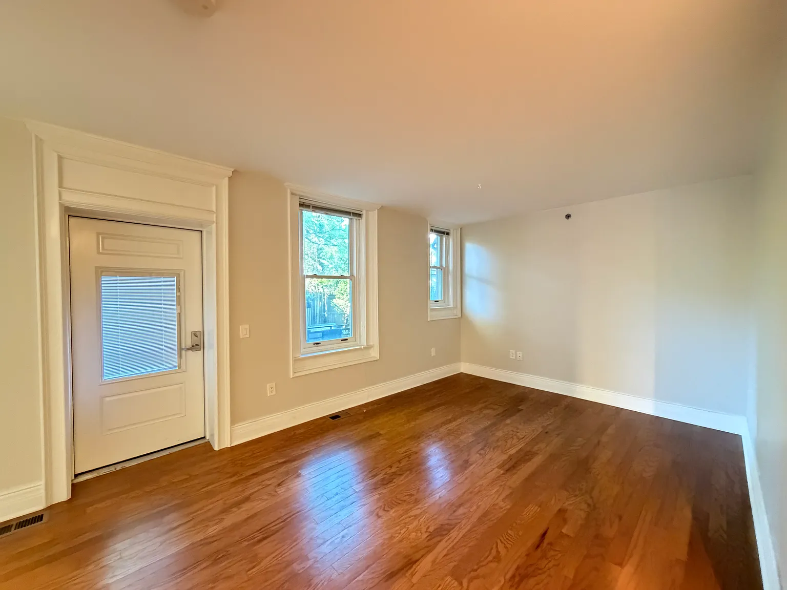 1 bed, 995 sqft, $1,250 — Photo 4