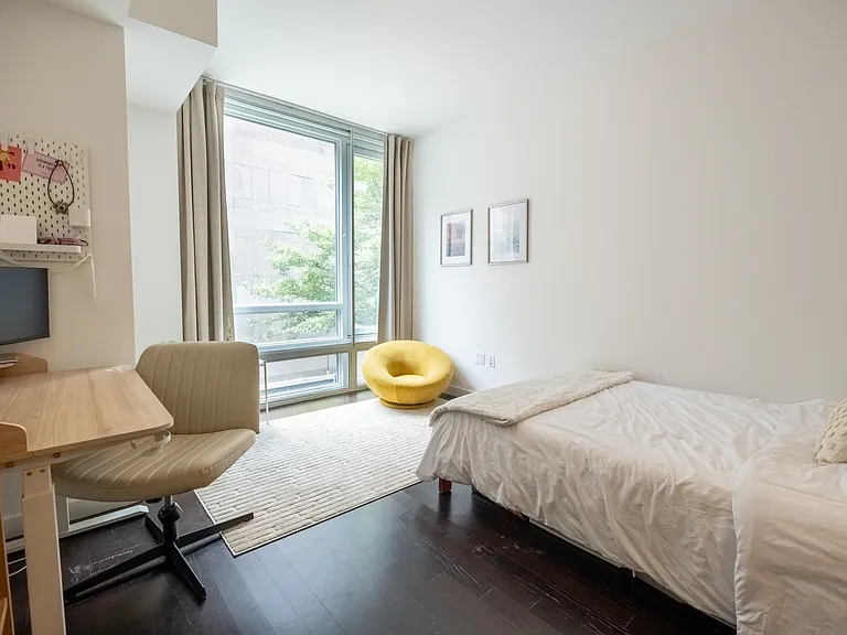 261 W 28th St #2D — Photo 12