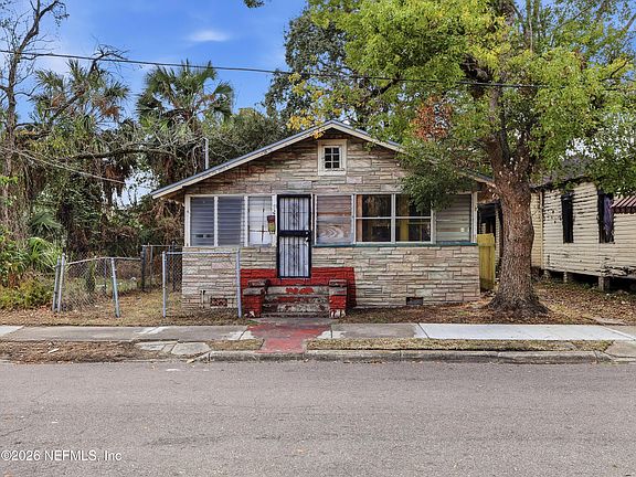 2nd image of 1318 W 5TH Street