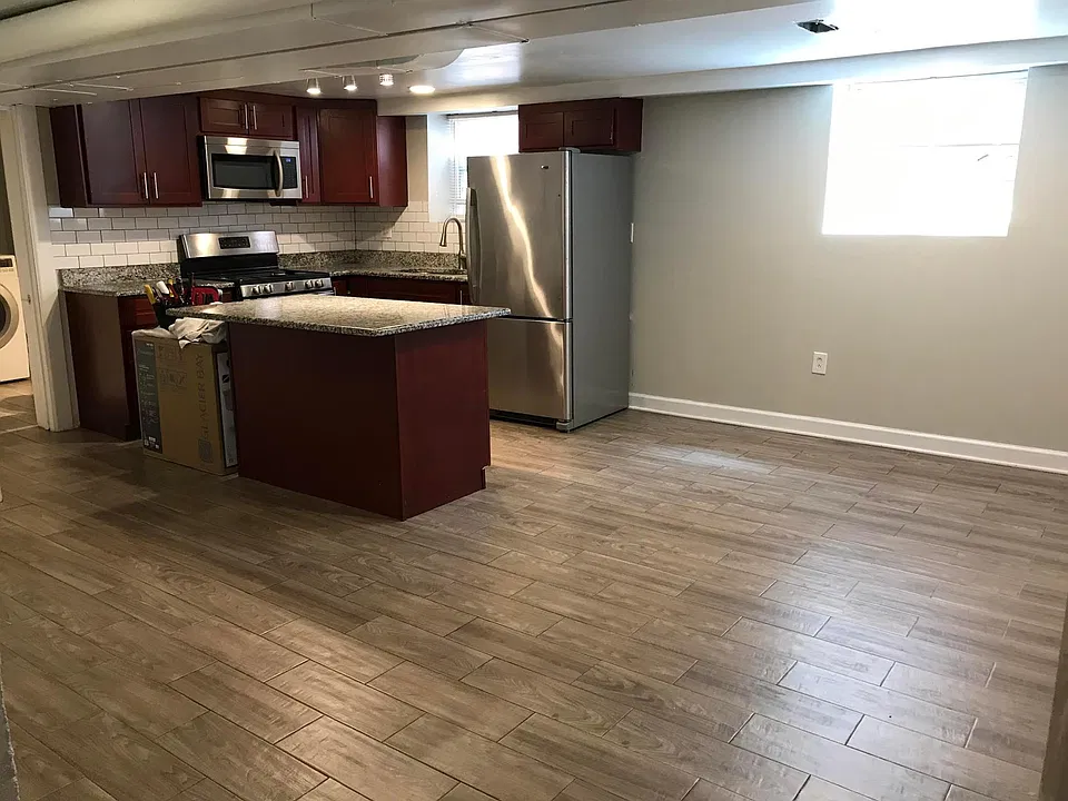 6817 N Seeley Ave #BASEMENT