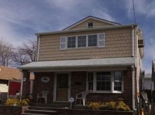 44 Spruce Rd, Inwood, NY 11096