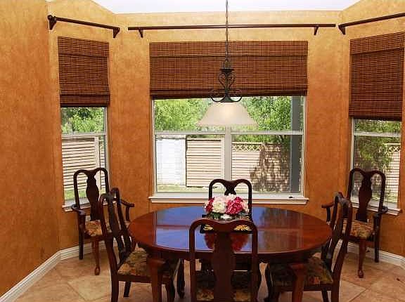 Breakfast Area : Nice and bright breakfast area for morning coffee or breakfast.