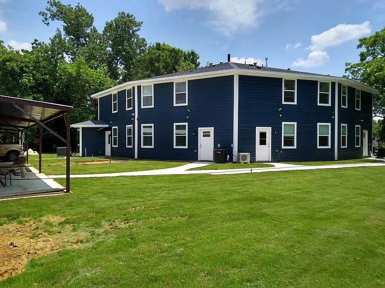 Five Units of 1900 sq ft--all utilities and internet