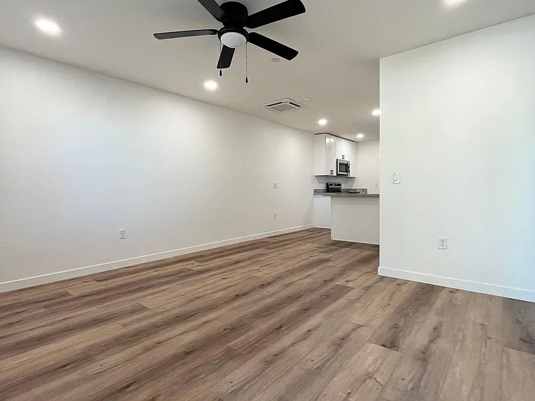 201 W Center St #1-6 — Photo 4
