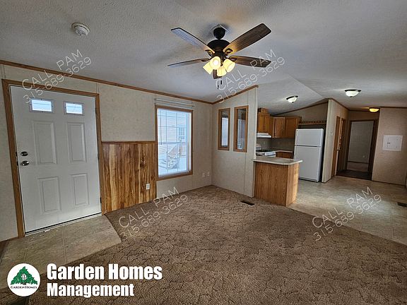 3rd image of 6 Evergreen Ln