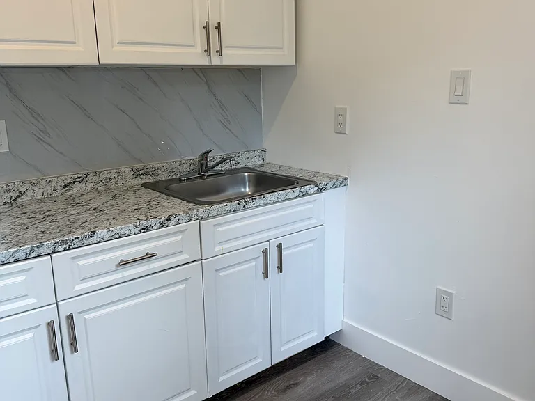 1236 NW 28th St #1 — Photo 8