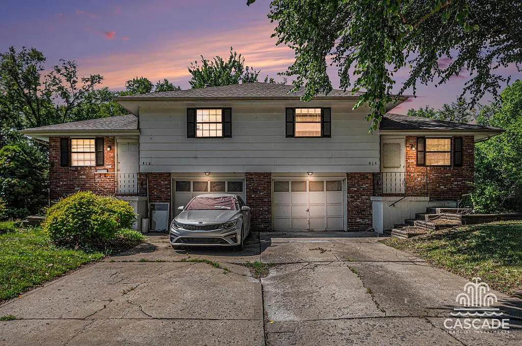 412 414 SW Chicago St — Photo 2