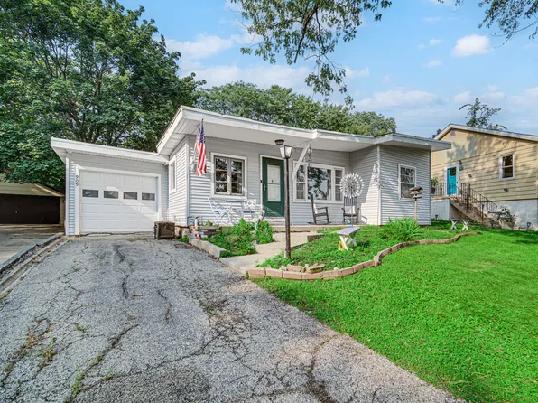 909 Pershing Dr, Wauconda, IL 60084