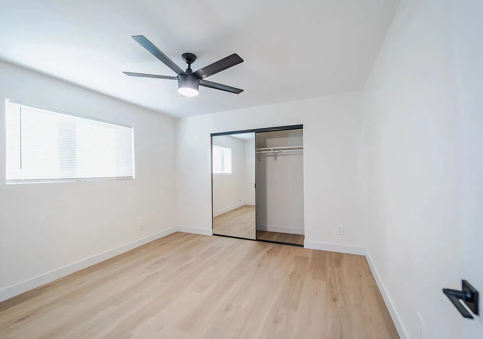 Charming 1-Bedroom Apartment with Assigned Parking — Photo 4