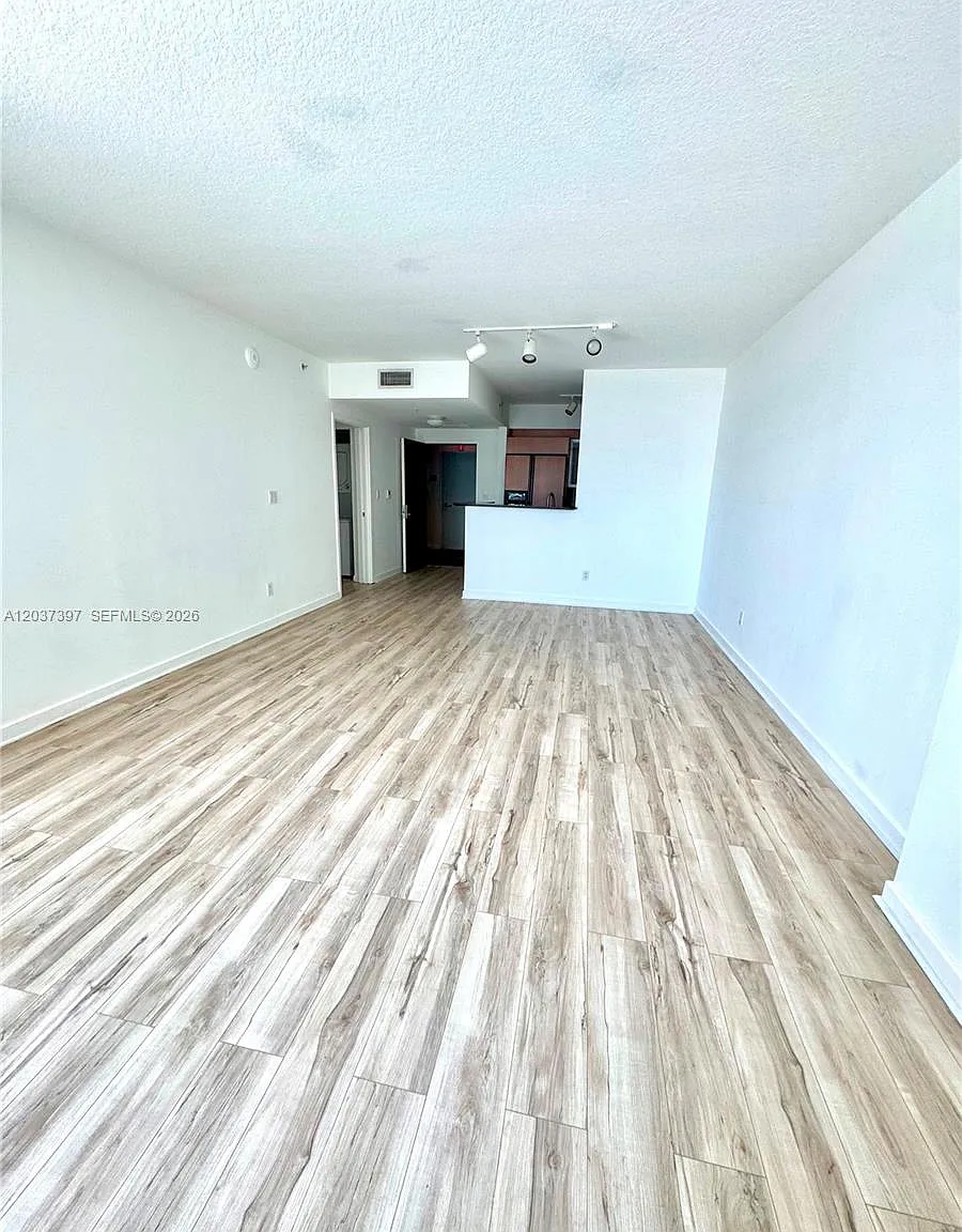 One Miami West Condo — Photo 4