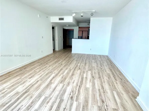 325 Biscayne Blvd #1116, Miami, FL 33130