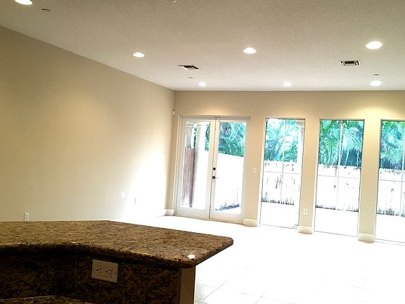4th image of 1816 NE 26th Ave APT 2
