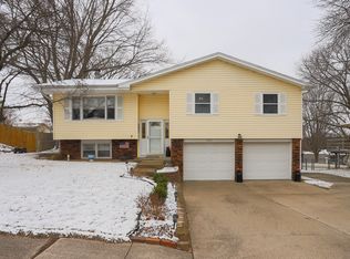 305 Hillway Dr, Glenwood, IA 51534