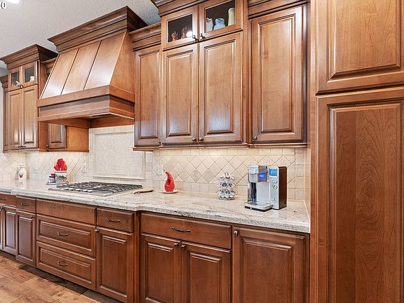 4th image of 1324 SE Columbia Crest Ct