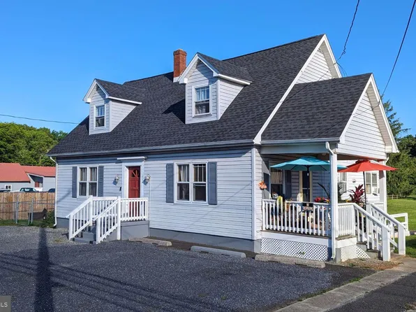 1222 E Main St, Luray, VA 22835