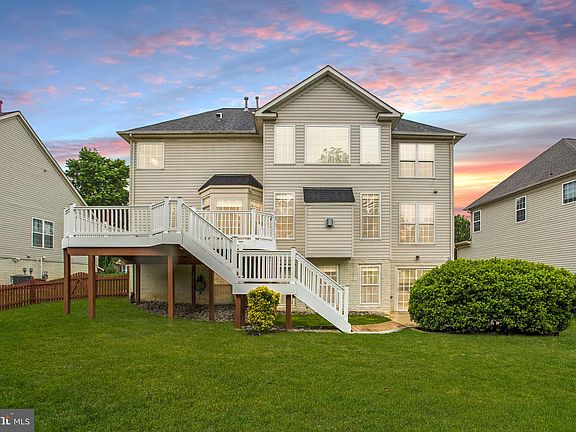 2nd image of 823 Bow Lake Pl NE
