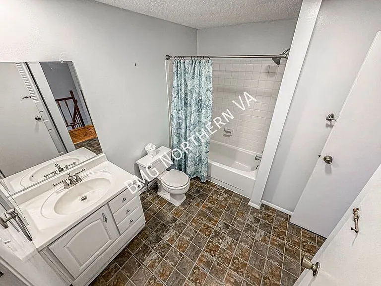8627 Spring Creek Ct — Photo 24
