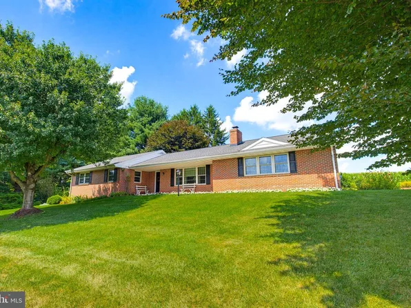15 Wildflower Ln, Lancaster, PA 17603