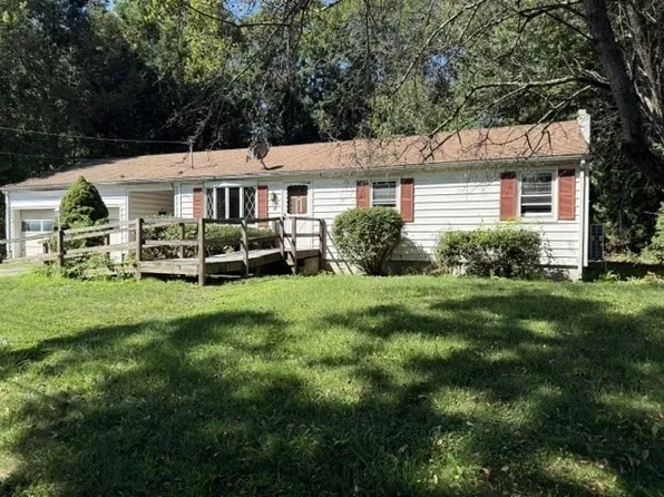 6 Holly St, Oxford, MA 01540