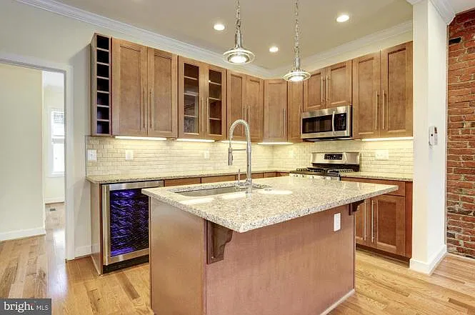 3 bed, 1600 sqft, $3,950 — Photo 3