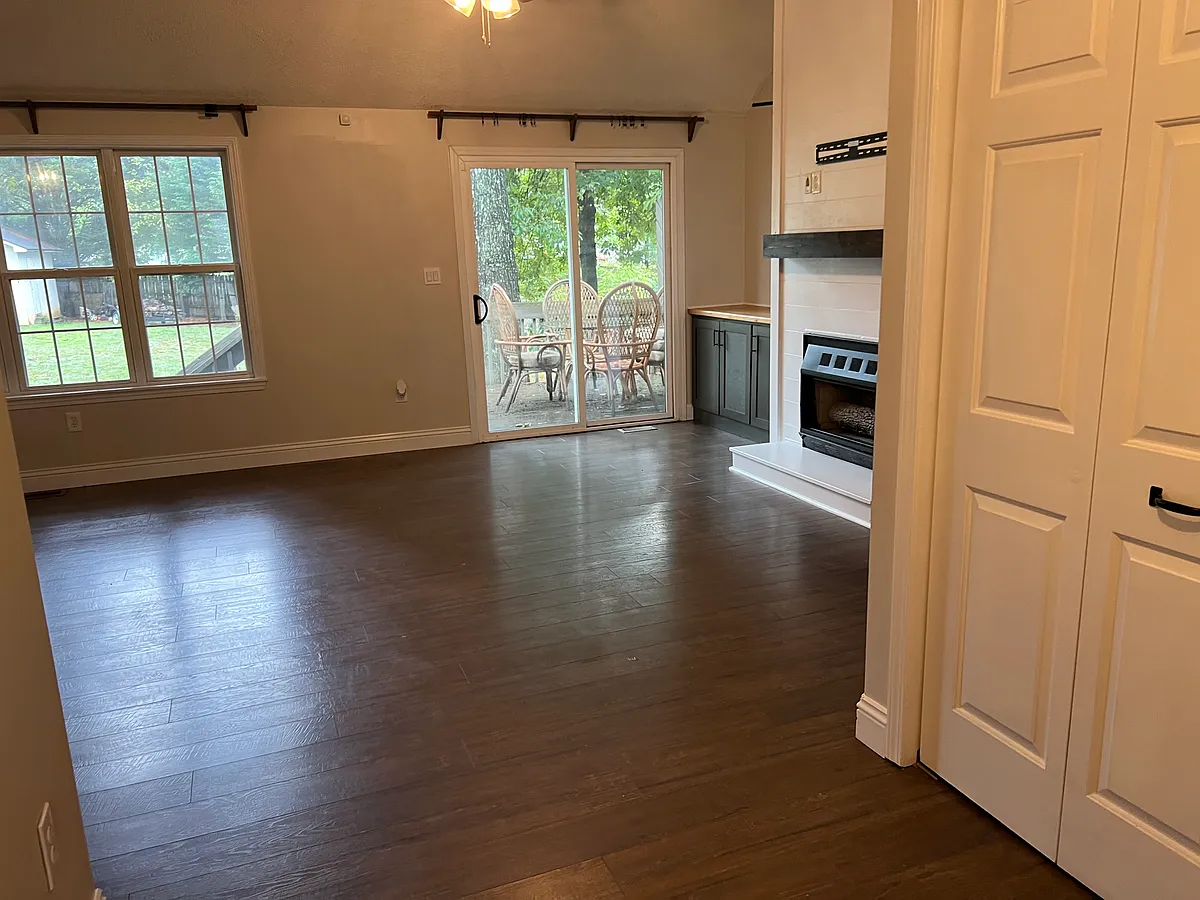 Entry - 289 Pine Dr