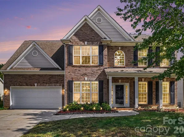 1016 Master Gunner Ct, Indian Trail, NC 28079
