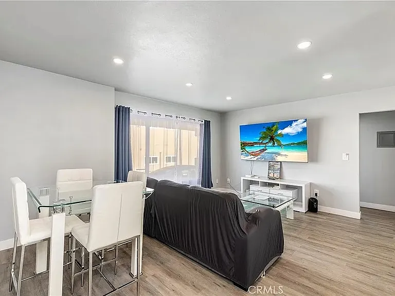 Palm Ave — Photo 6