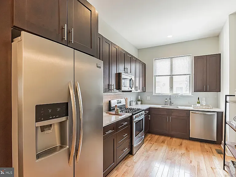 2 bed, 1.5 bath, 1300 sqft, $2,295 — Photo 4