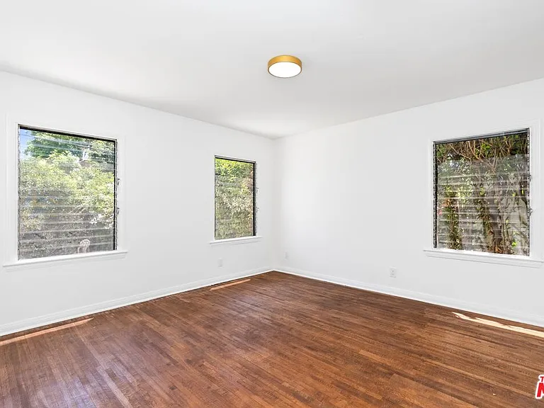 340 S Maple Dr — Photo 16