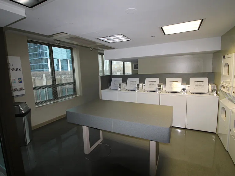 400 N La Salle Dr #2107 — Photo 23