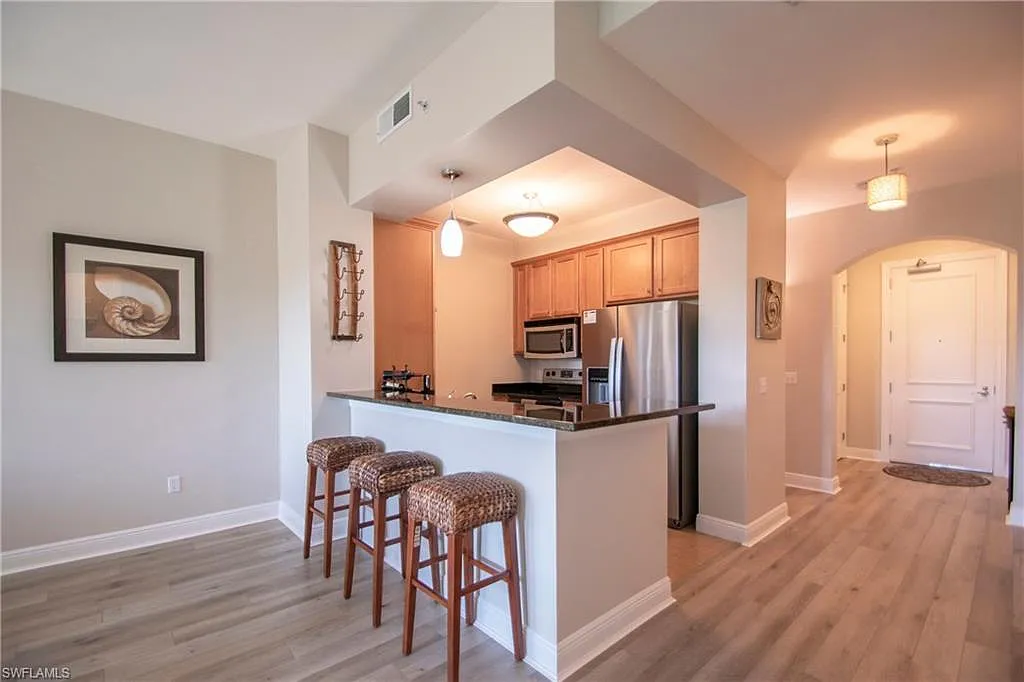 2 bed, 2.0 bath, 1380 sqft, $5,500 — Photo 4