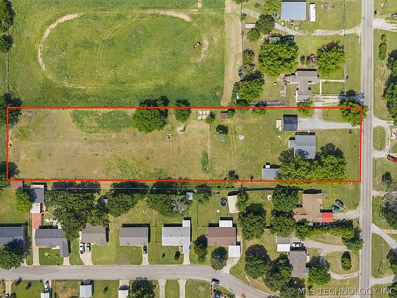 2nd image of 282353 E 1800th Rd