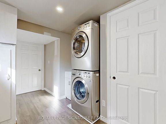 5th image of 127 Moffatt St #Basement