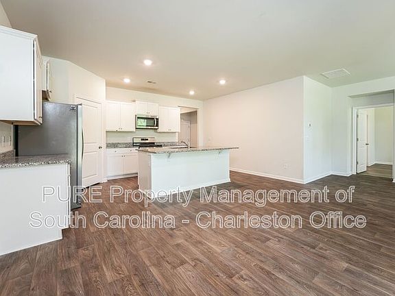 4th image of 142 Summit View Dr