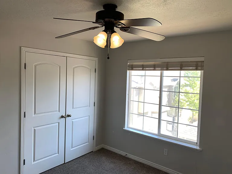 245 E July Ln — Photo 2