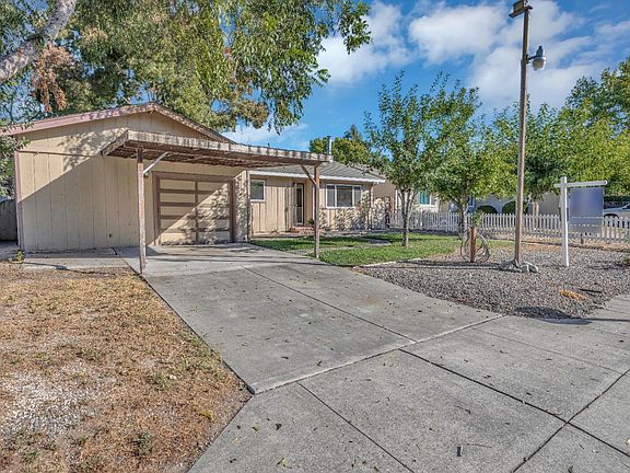3rd image of 8470 Old Oak Road