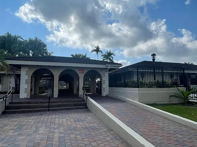 17343 NW 66th Pl — Photo 3