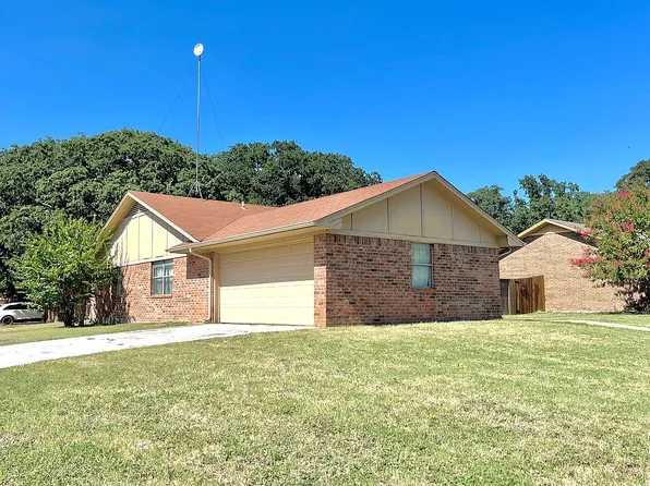 101 Guinevere Dr, Weatherford, TX 76086