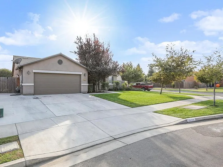 2423 W Corvina Ave — Photo 14