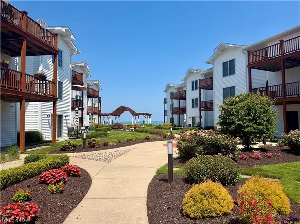 5753 Lake Rd E APT 602B, Geneva, OH 44041