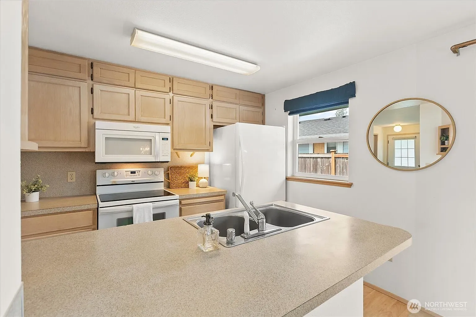 3 bed, 1068 sqft, $2,695 — Photo 4